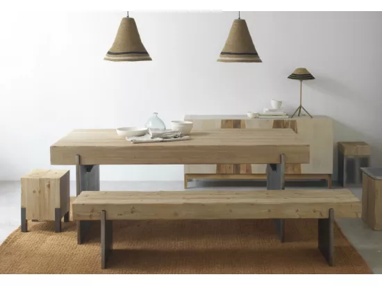 Banc effet bois d'épicéa avec pieds laqués couleur métal
