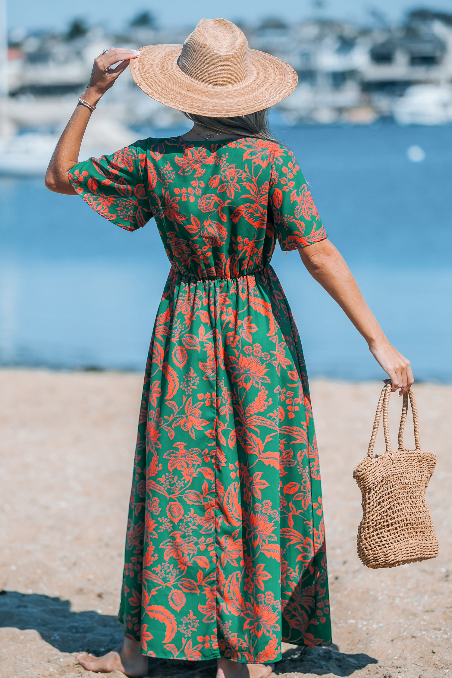 Robe maxi avec col en V et manches curtes à fleurs verte