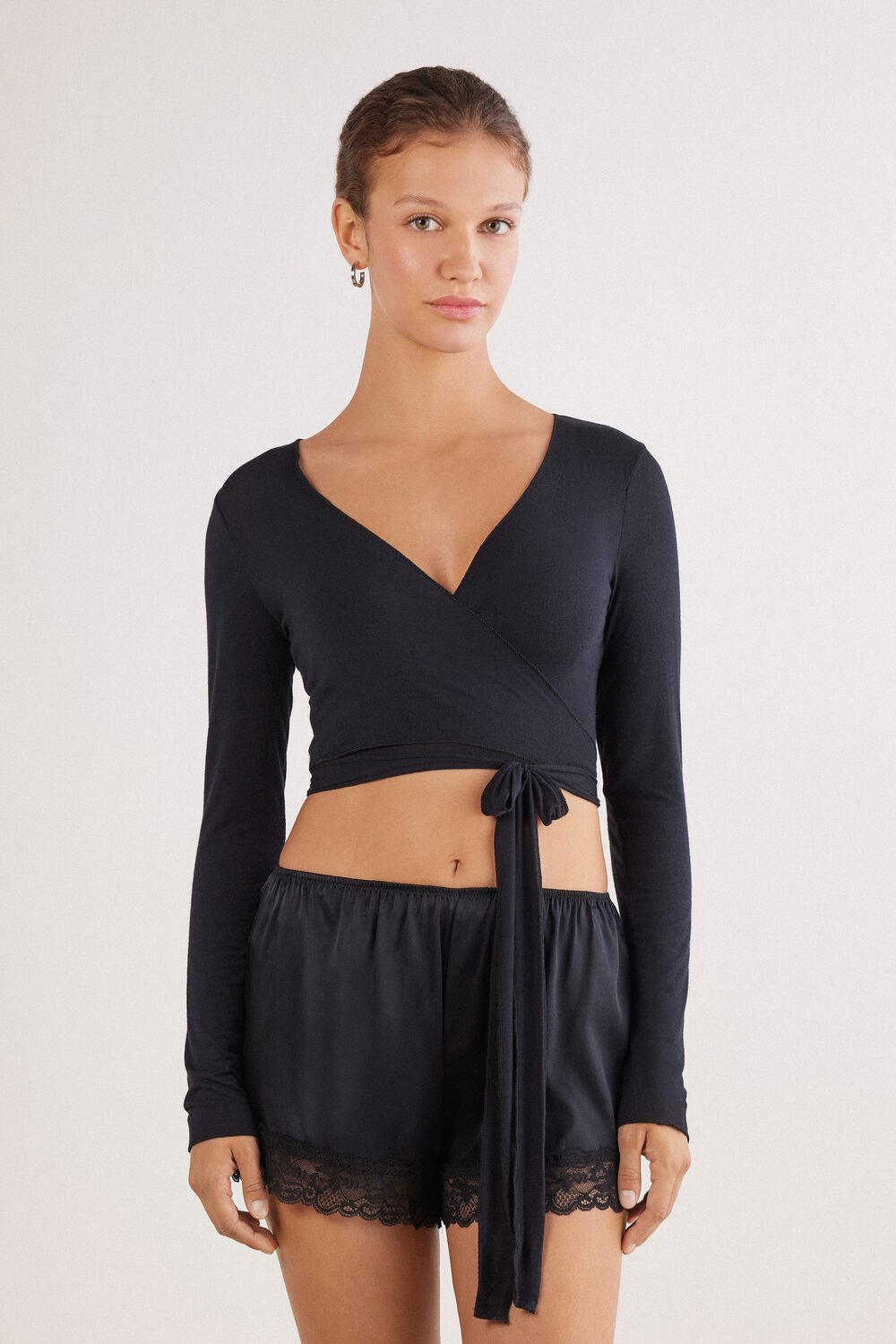 Blusa de manga comprida transpassada em modal ultraleve com cashmere.