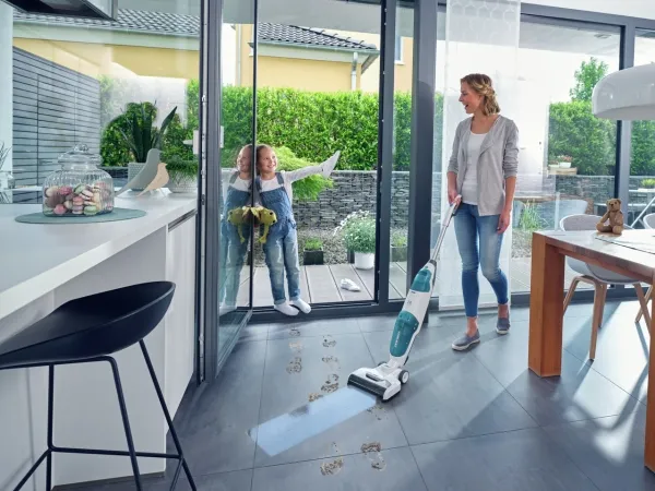 LEIFHEIT Regulus Aqua PowerVac, wet and dry vacuum cleaner (white / turquoise)