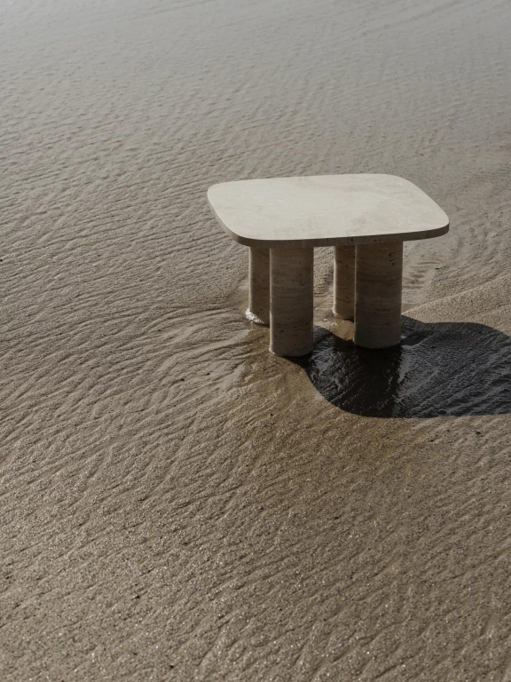 Blomus Volos bijzettafel 52x52 Silver Travertine