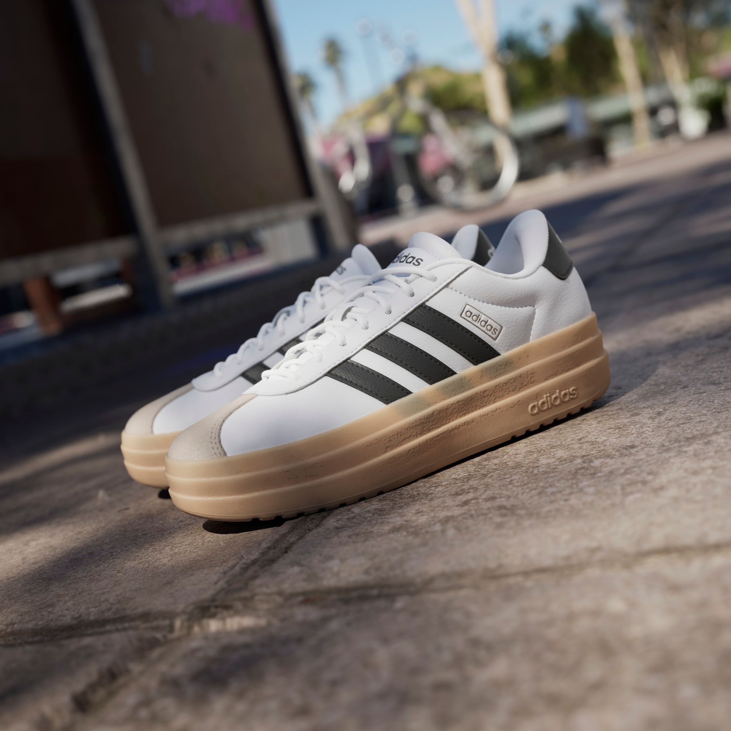 adidas Sportswear Plateausneaker »VL COURT BOLD«  Design auf den Spuren des adidas Gazelle Bold