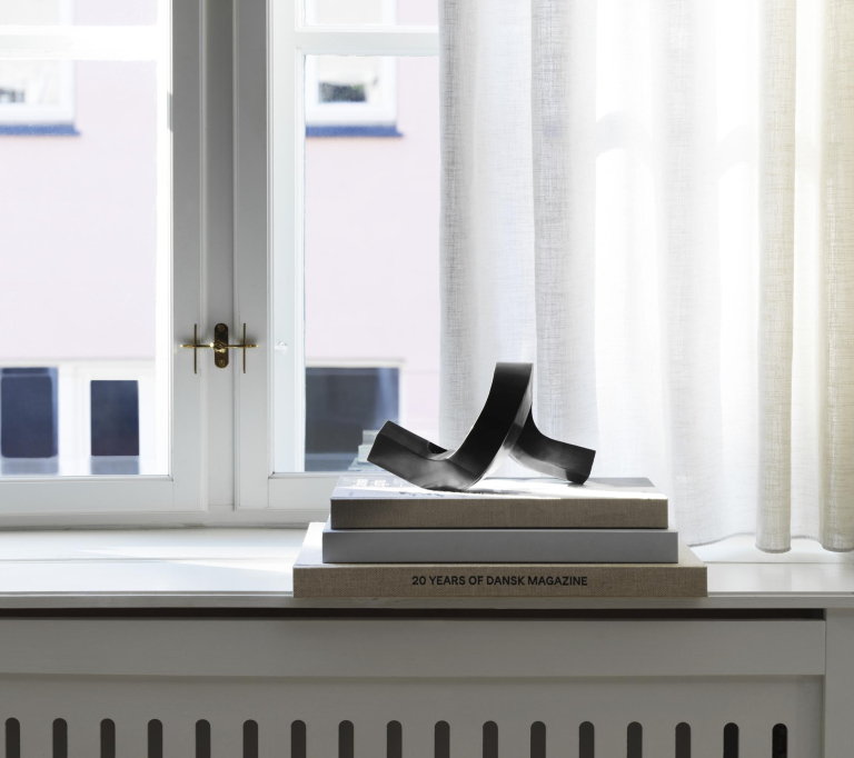 Normann Copenhagen Crooked One kandelaar bronze