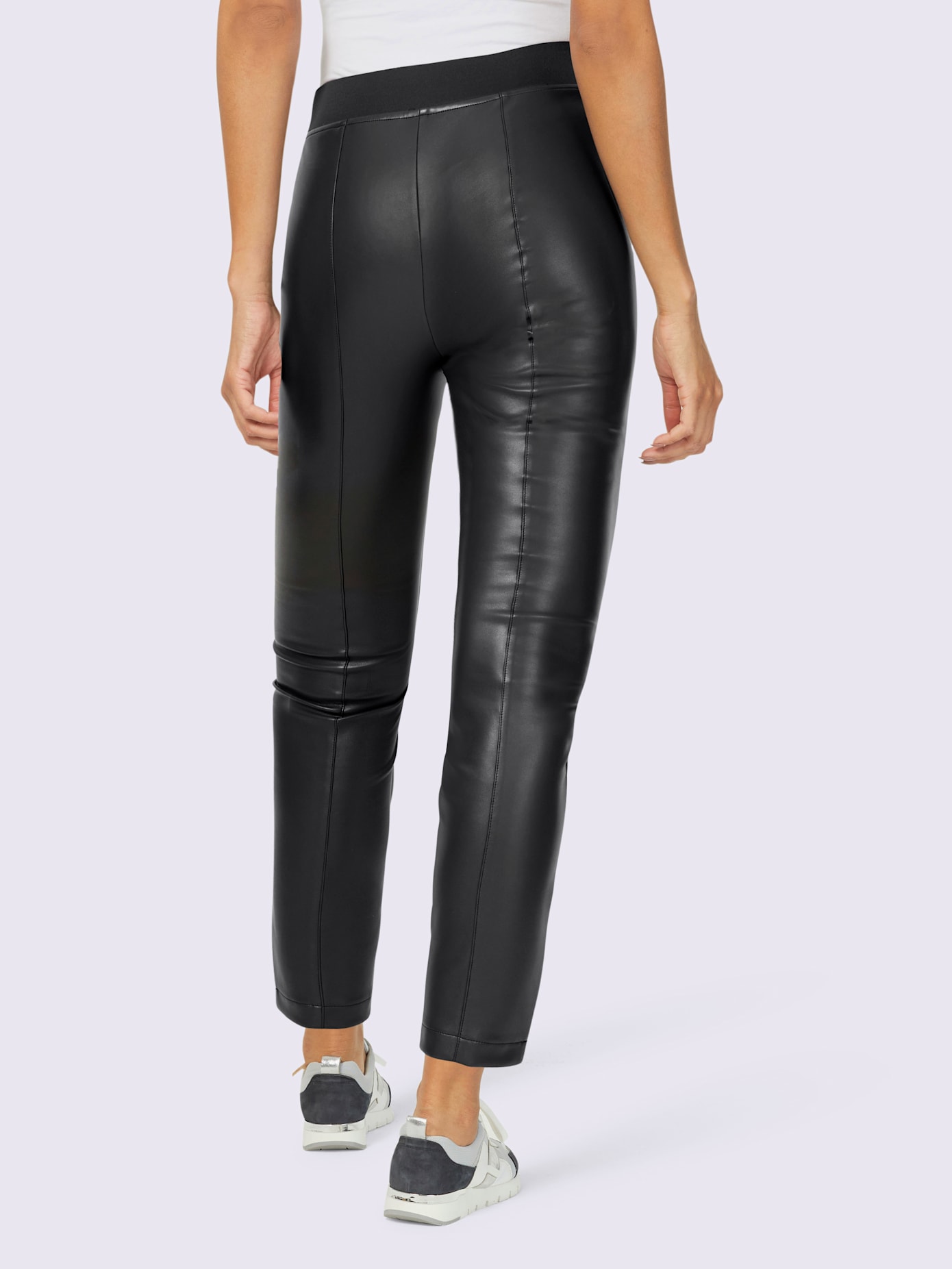 Pantalon en imitation cuir matière synthétique facile à entretenir