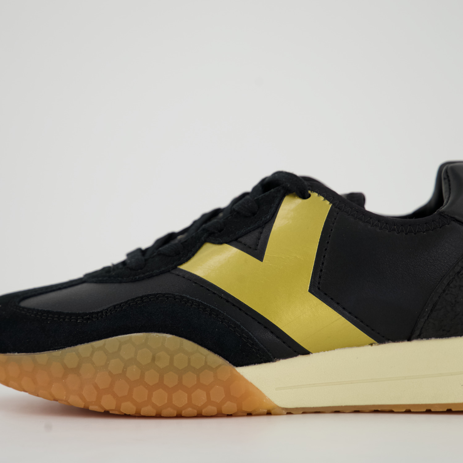 Keh-noo Sneaker