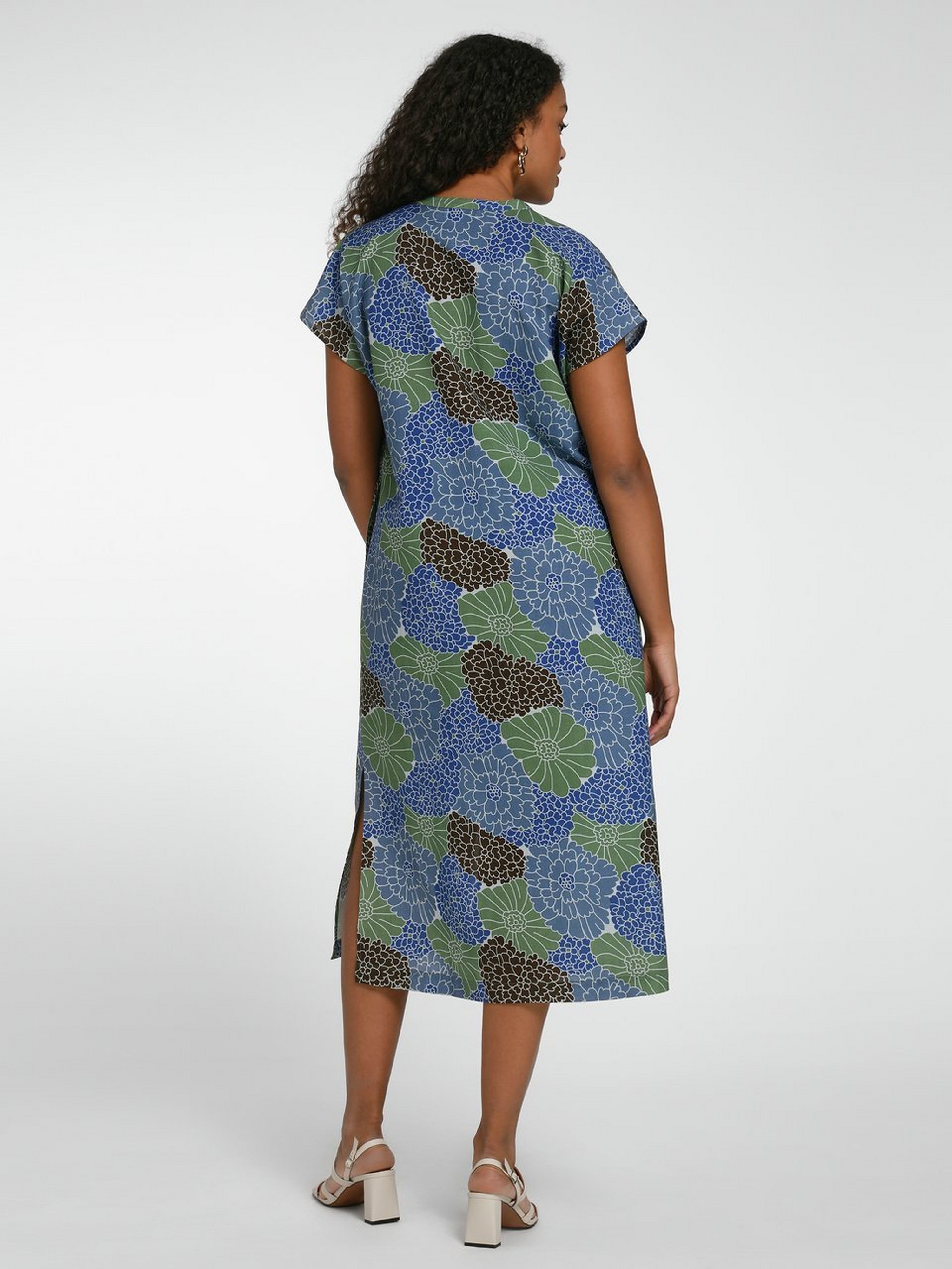 Kleid mit überschnittener Schulter