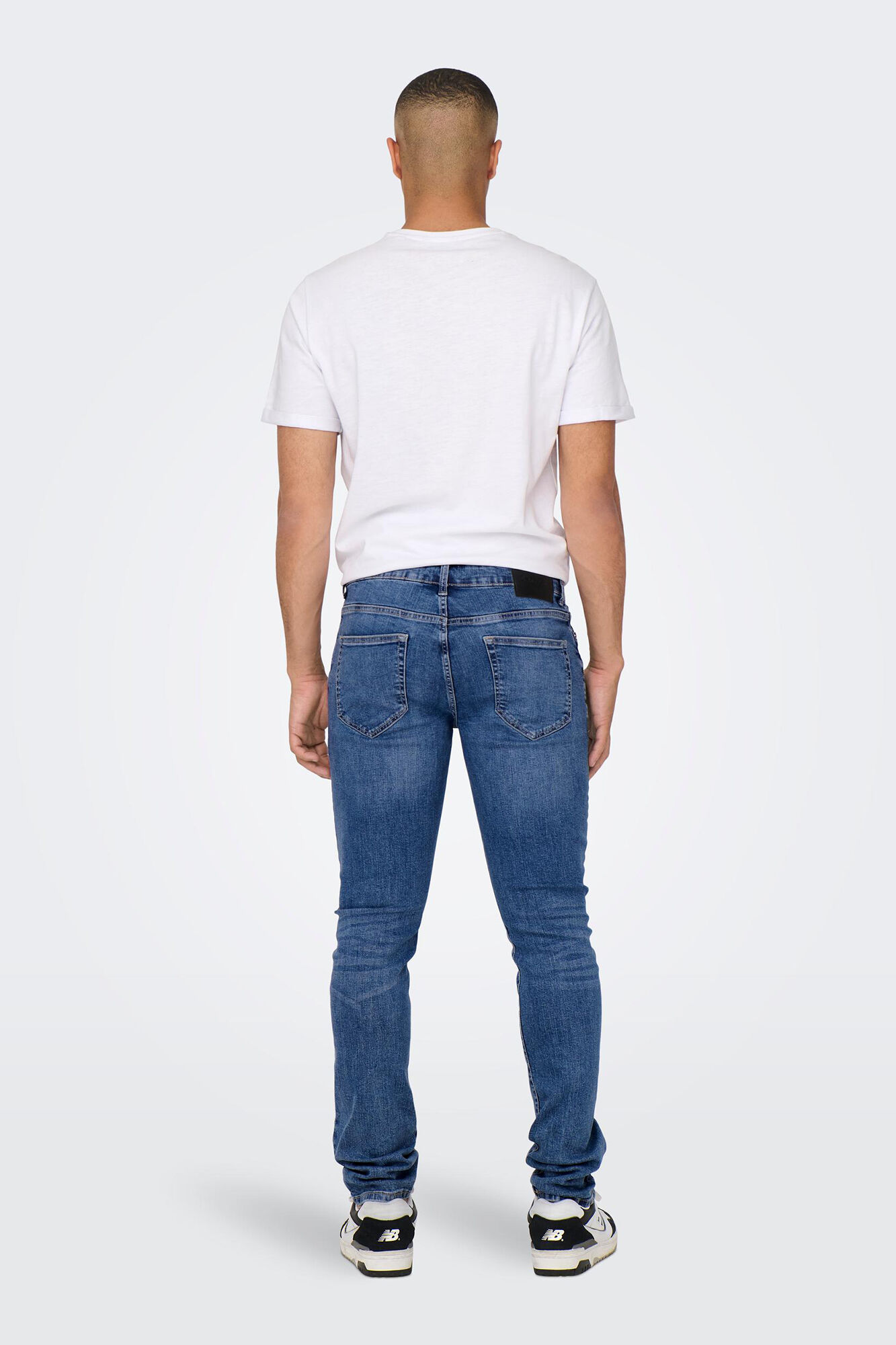 calça jeans de corte justo