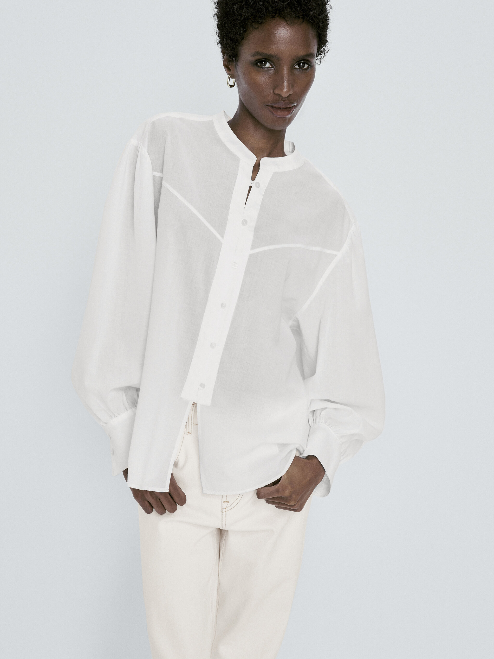Camisa de algodão lavado com gola mandarim - BRANCA