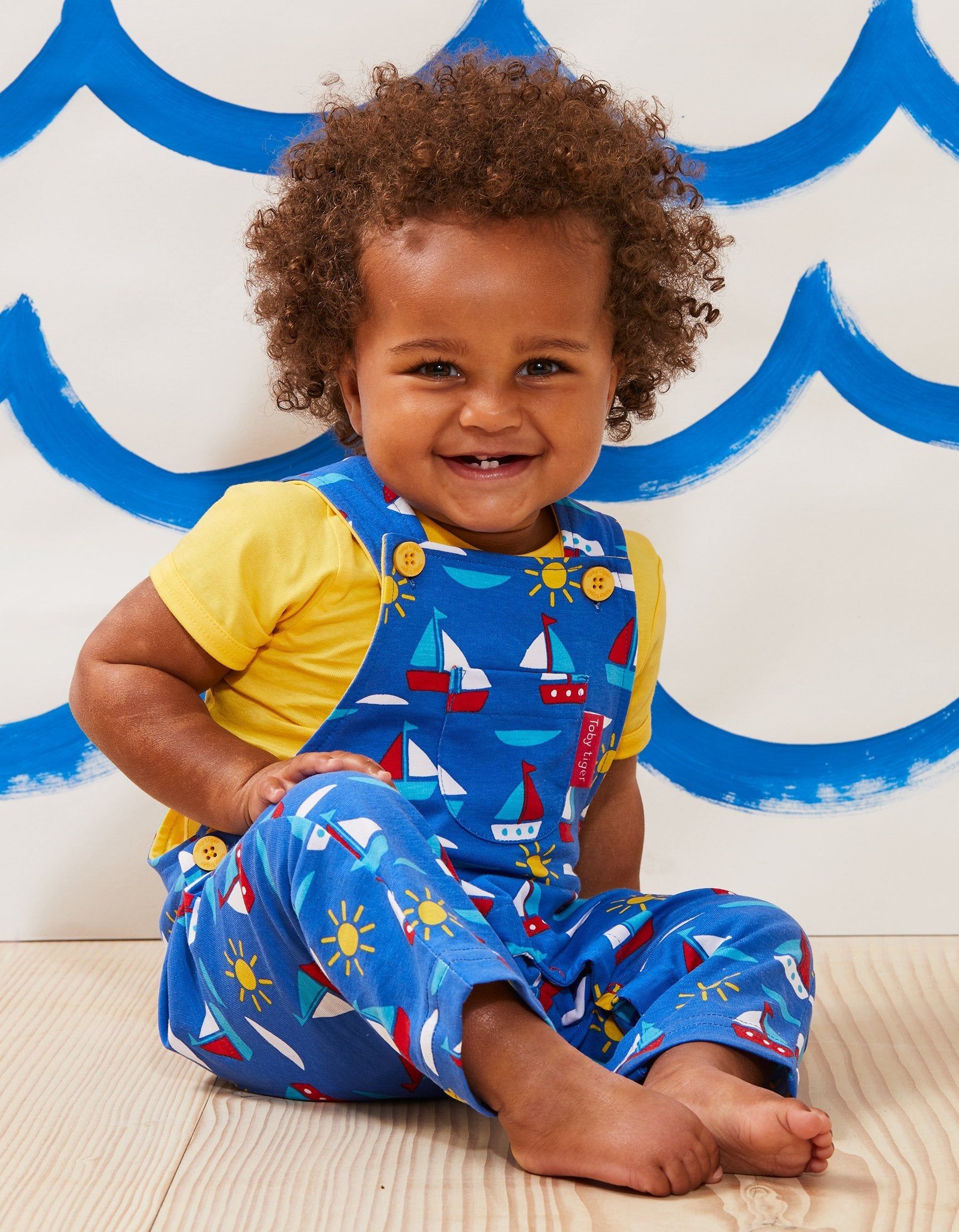 Toby Tiger Latzhose mit Segelboot Print