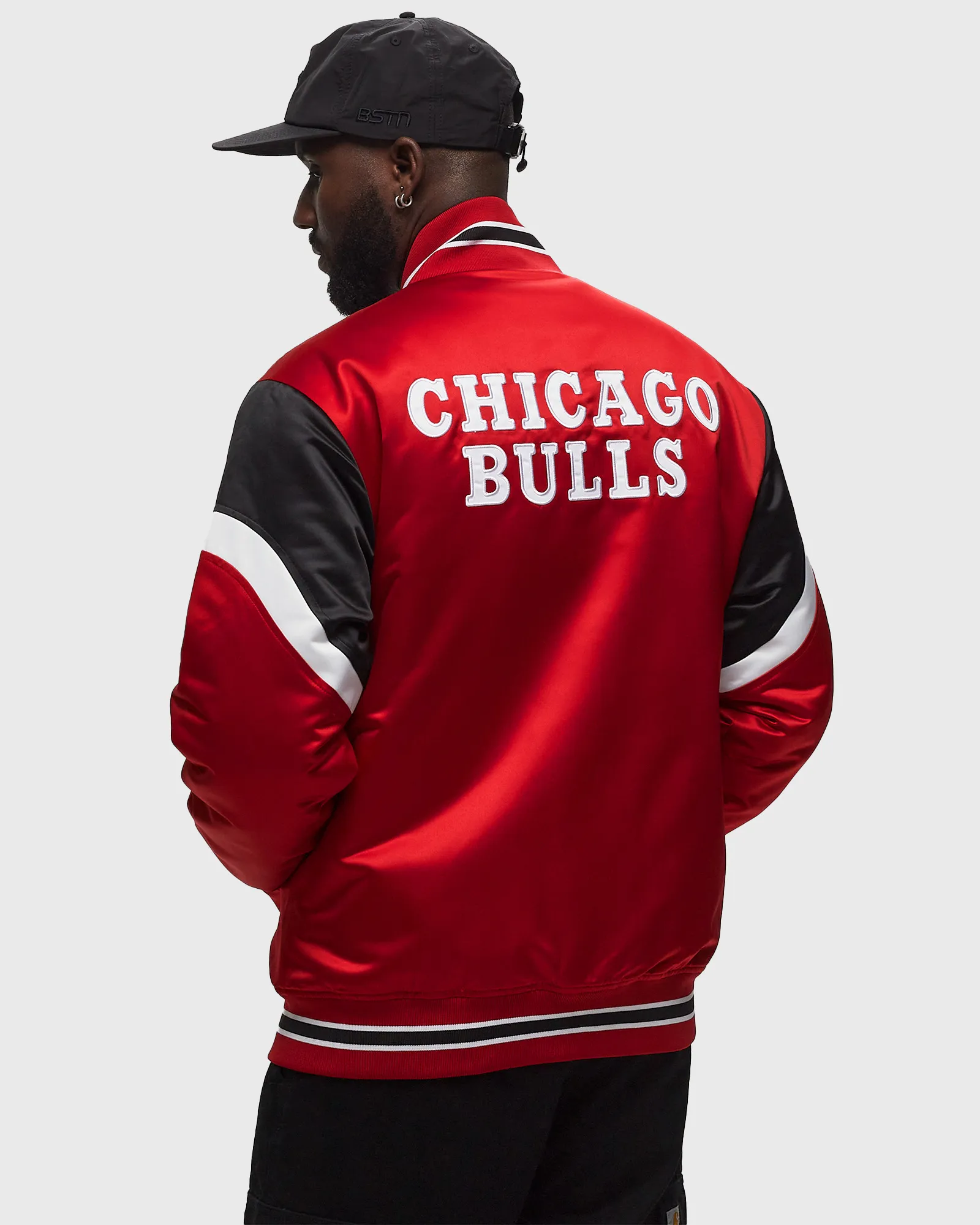 Mitchell & Ness NBA HEAVYWEIGHT SATIN JACKET CHICAGO BULLS