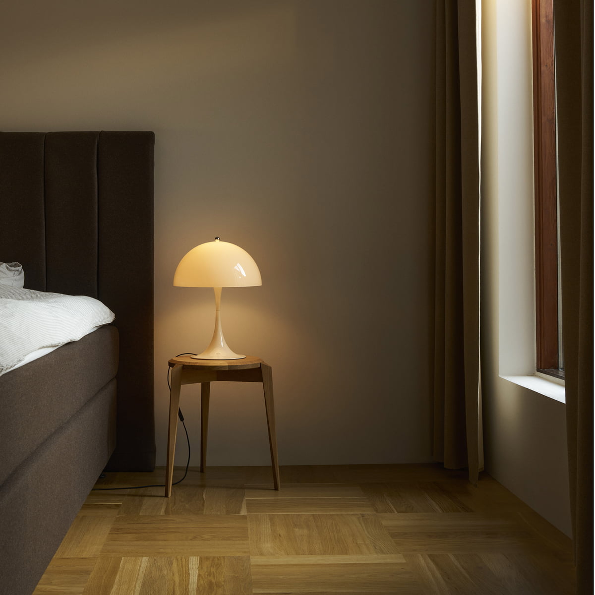Louis Poulsen Panthella tafellamp V2 Ã32 Opal Beige