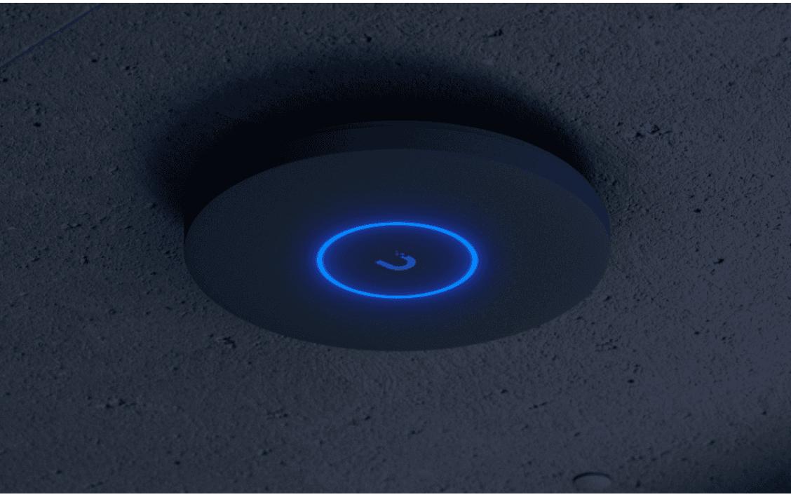 Access Point UniFi U7 Pro XGS Schwarz<br>An der Decke montierter 8-Stream WiFi 7 AP mit dediziertem Spektralscan-Funkgerät und 10/5/2.5/1 GbE-Unterstützung