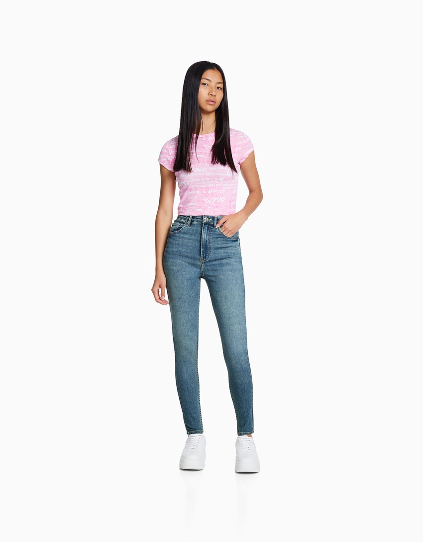 calça jeans skinny de cintura super alta