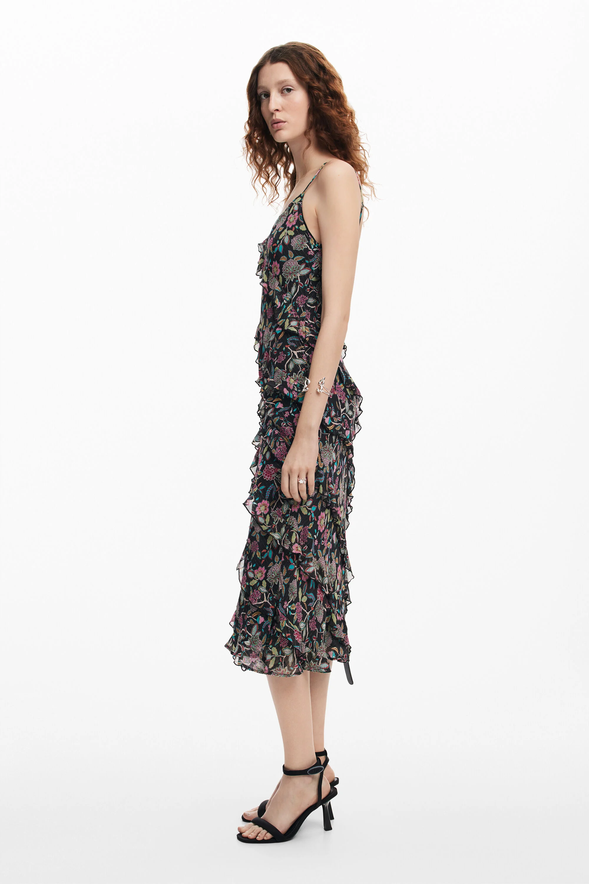 vestido midi com babados