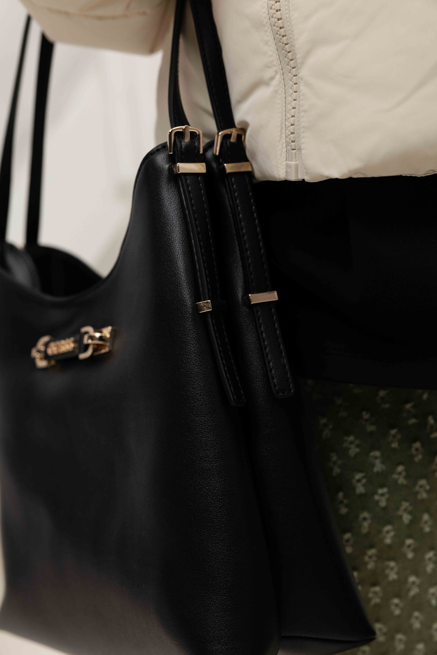 Guess Lefia Large Hobo Tas Dames Zwart