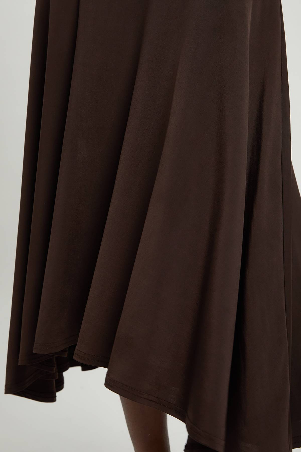 KarenMillen Robe Midi En Crêpe Fluide Stretch Avec Fronces Et Ourlet Mouchoir Asymétrique