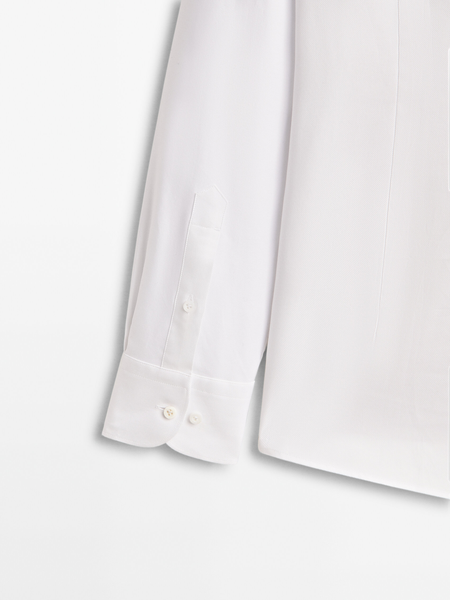 Camisa estruturada slim fit de fácil passar - BRANCA