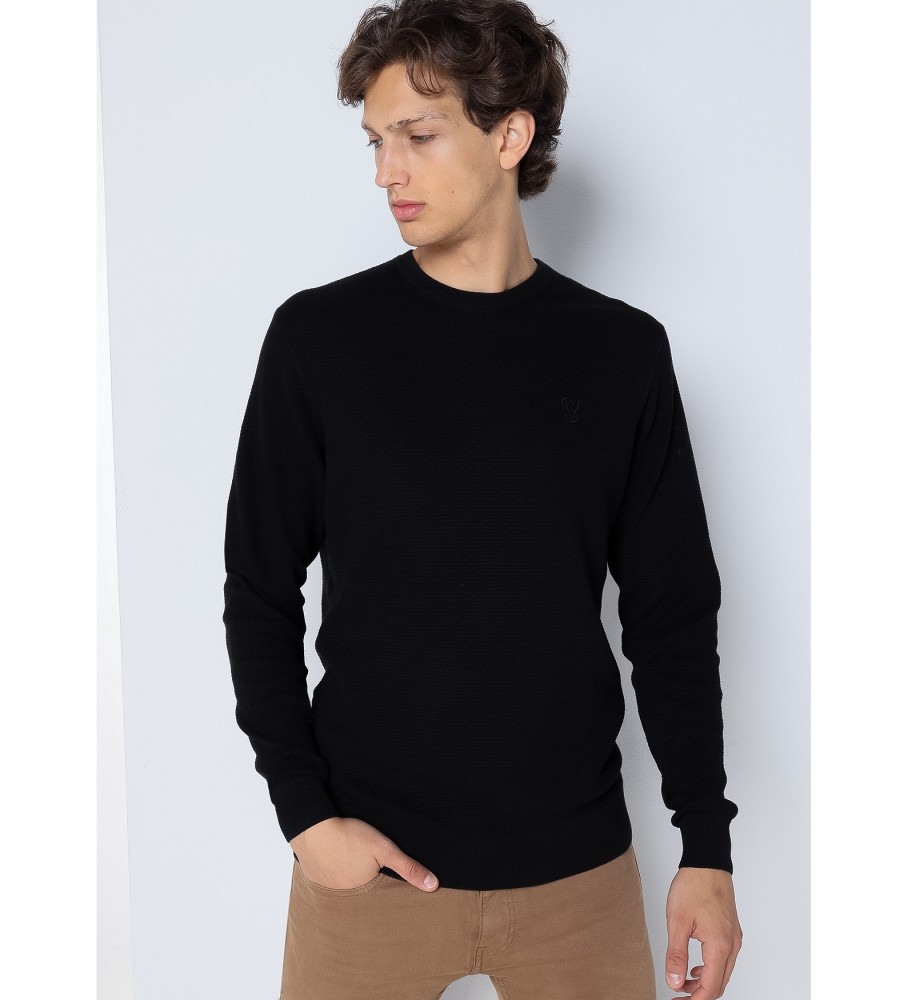 Camisa básica preta com seis válvulas