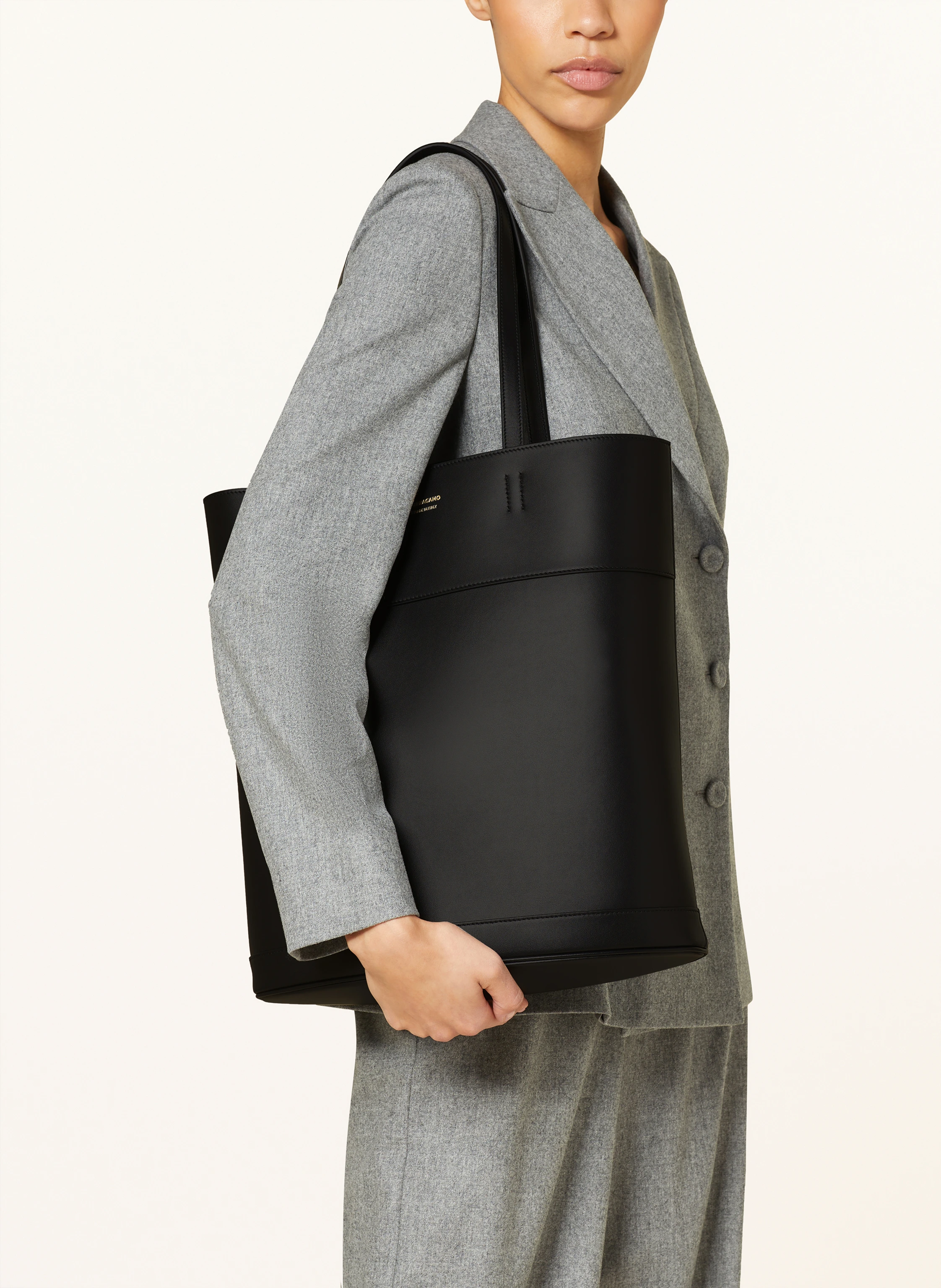 FERRAGAMO Shopper CHARMING TOTE mit Pouch