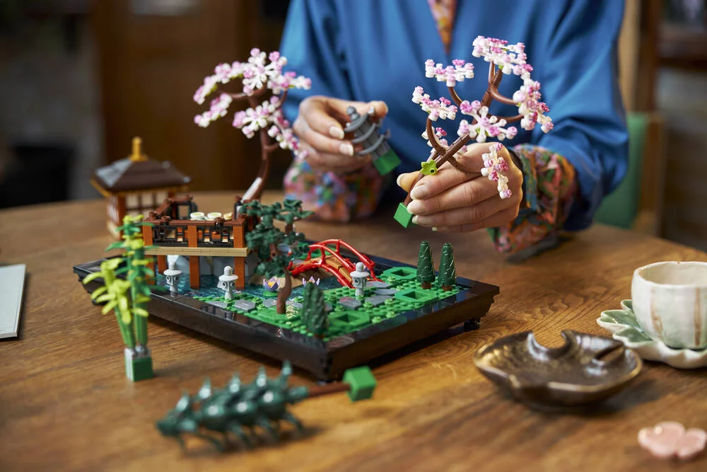 LEGO®ICONS 10315 - LE JARDIN PAISIBLE