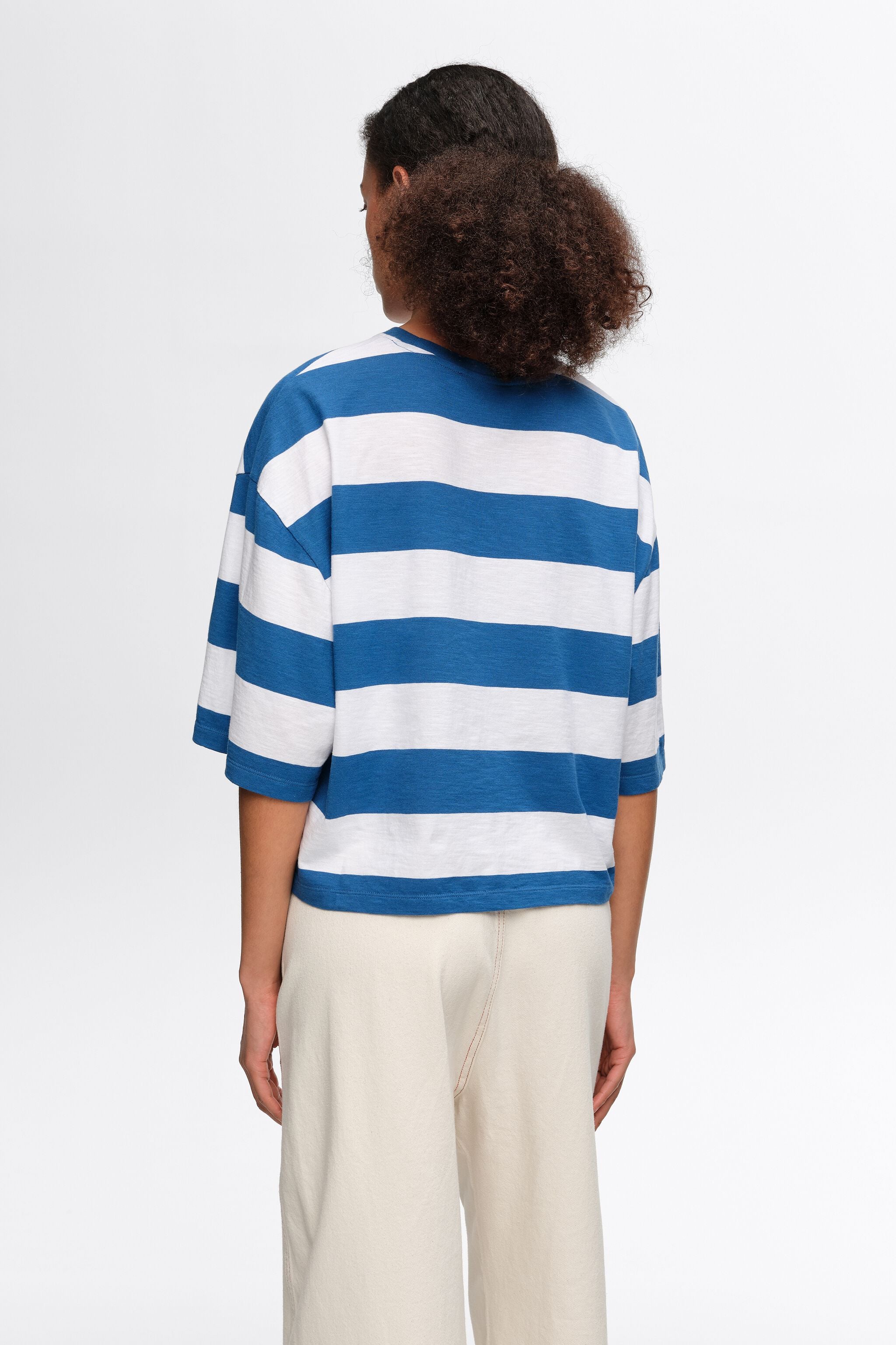 Camiseta quadrada de algodão listrada marrom