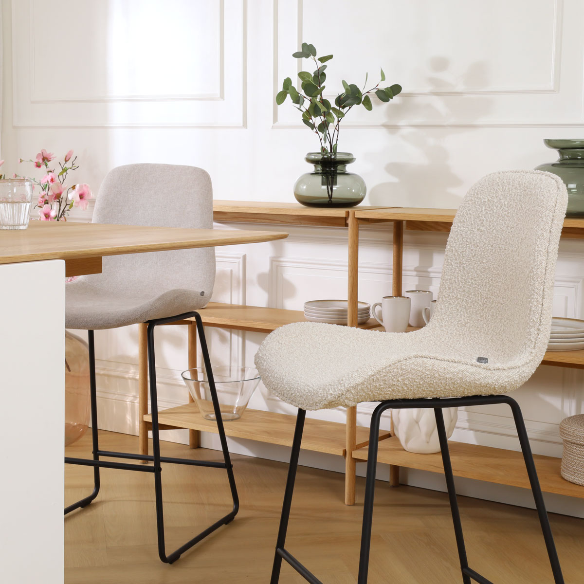 Barkruk Nino-Fé bouclé beige - zwart onderstel -  75 cm
