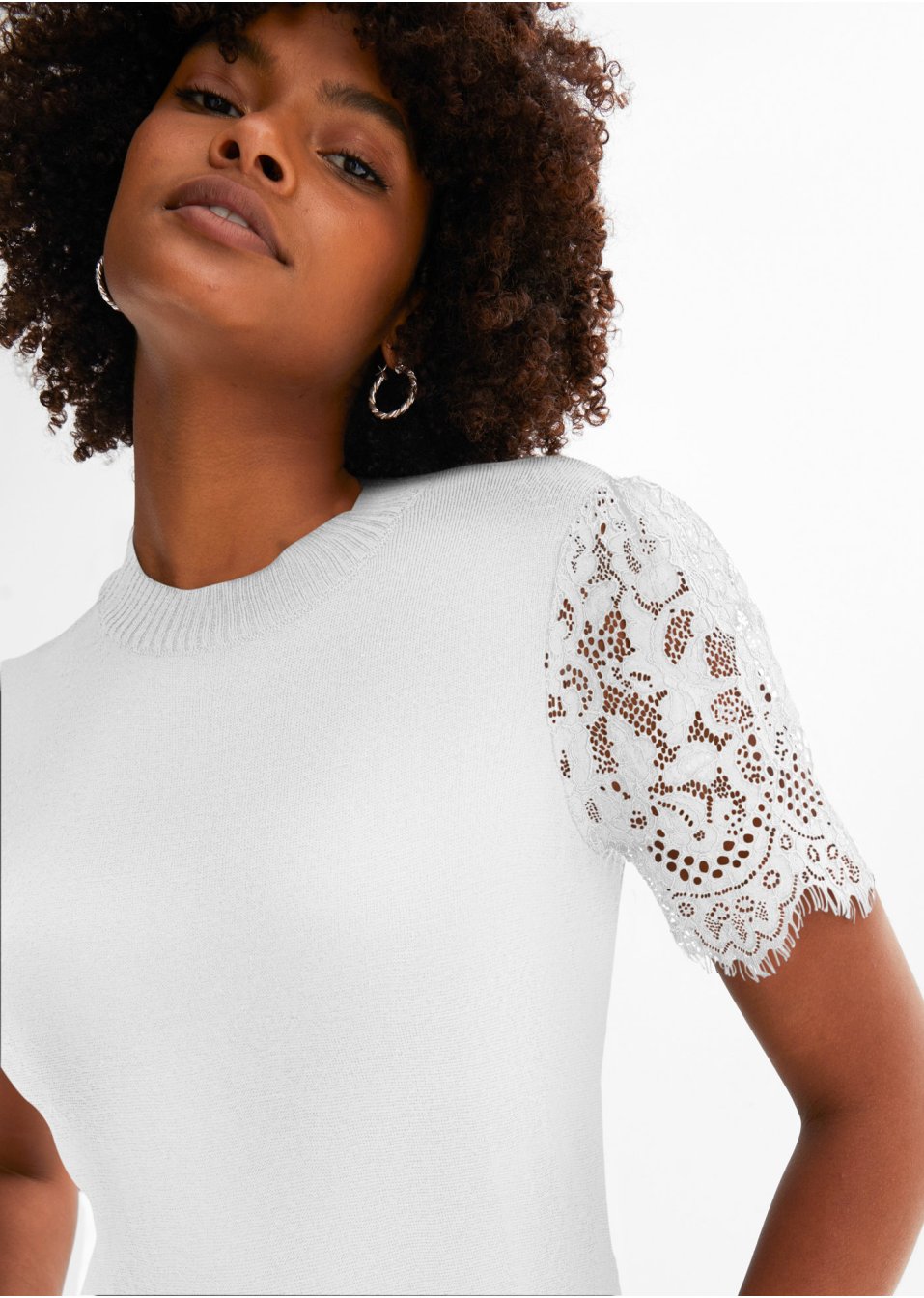 T-shirt en maille avec manches en dentelle