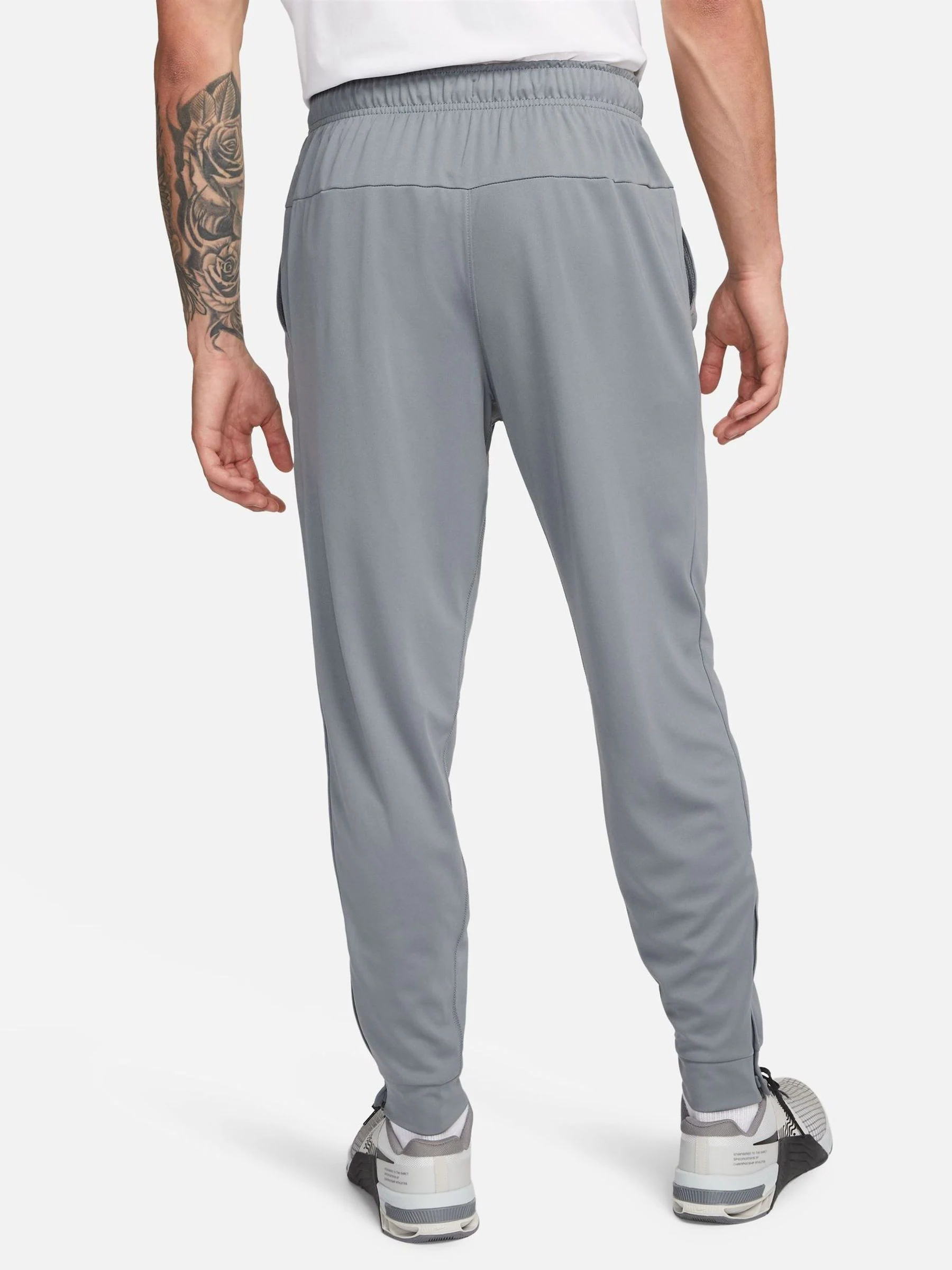Rookgrijs - Nike Dri-FIT Totality trainingsbroek met taps toelopende pijpen