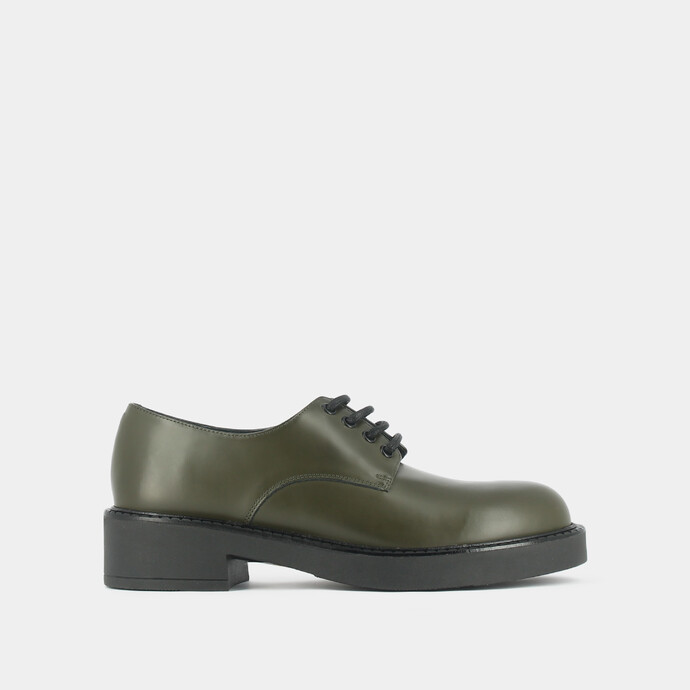 Derbies à lacets et semelles épaisses  en cuir glacé kaki