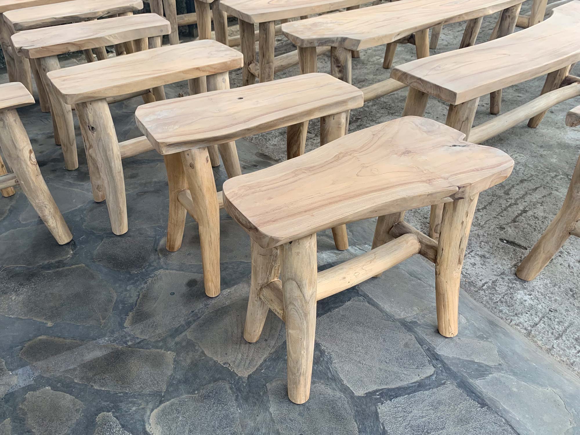 Hocker aus Teak-Baumscheibe, natur, B 47 cm, H 40 cm, T 23 cm von fischer's lagerhaus