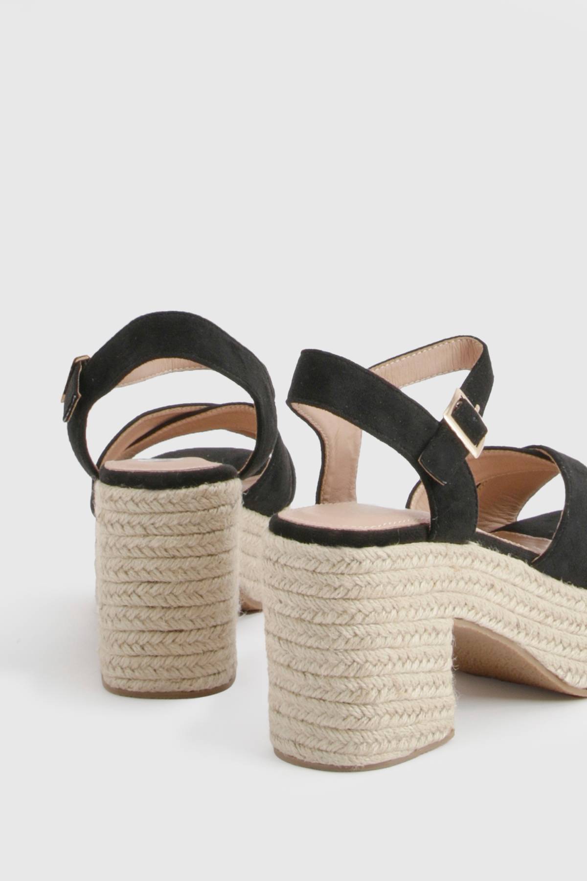 boohoo Espadrille Compensée Plateforme À Brides Croisées