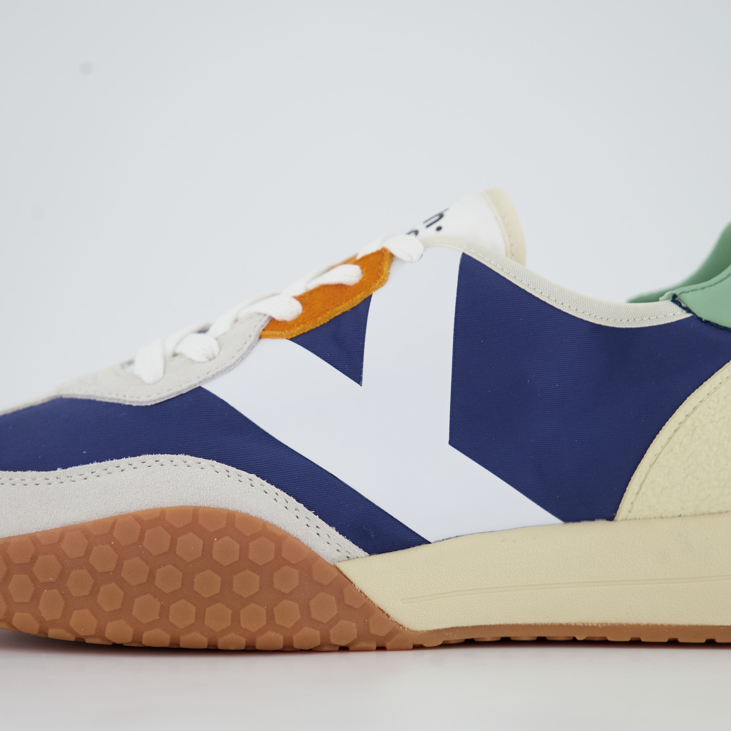 Keh-noo Sneaker