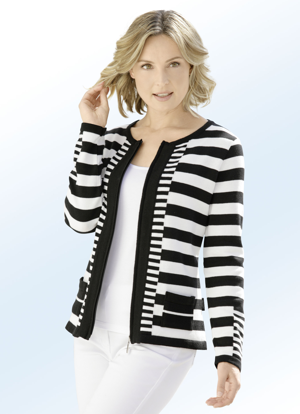 Strickjacke in dekorativem Streifendessin