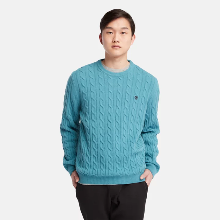 Suéter masculino Phillips Brook com gola redonda em tricô trançado na cor azul.