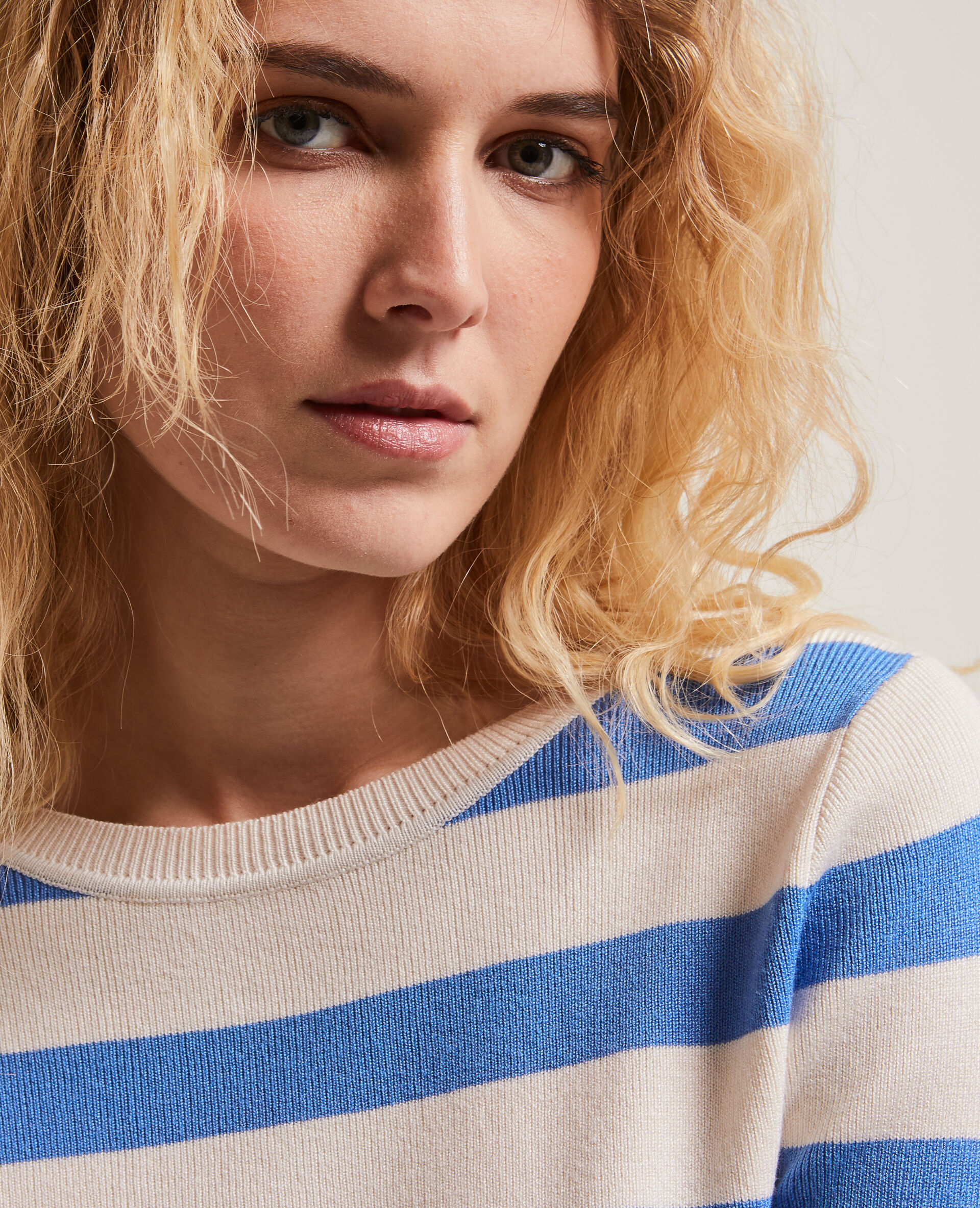 Pull moulant col rond - Bleu