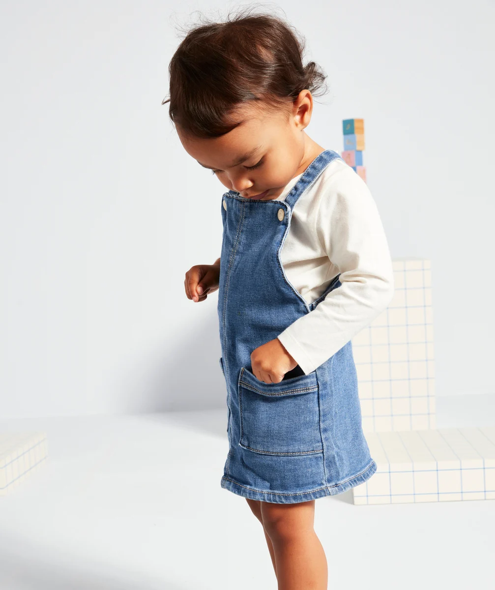 ROBE SALOPETTE BÉBÉ FILLE EN DENIM BLEU LOW IMPACT