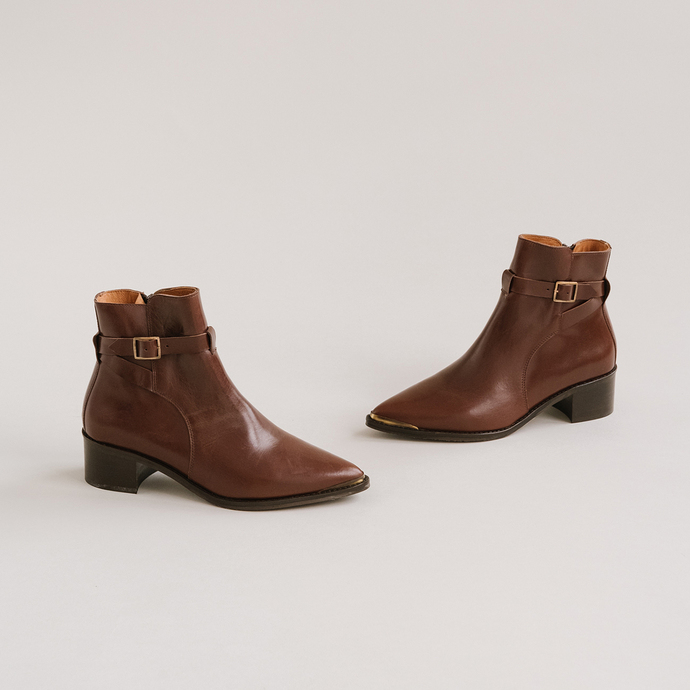 Boots à bouts pointus  en cuir marron