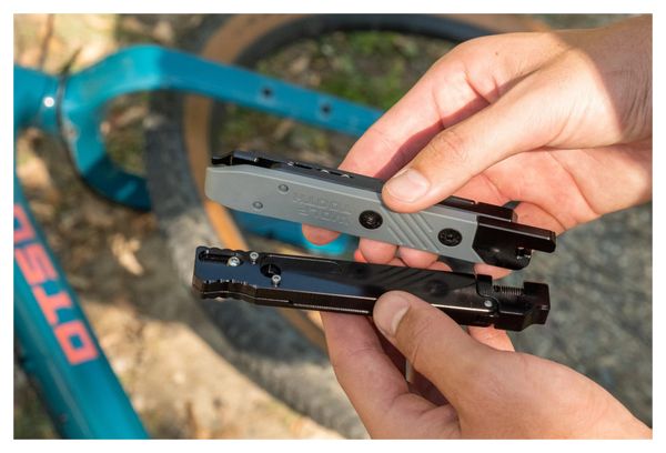 Multi-Outil Wolf Tooth 8-Bit Chainbreaker   Utility Knife (4 Fonctions) Noir