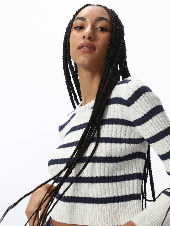 Suéter cropped canelado - Branco/azul marinho