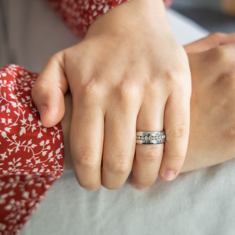 Magnifique Bague Femme Acier Ornée Strass