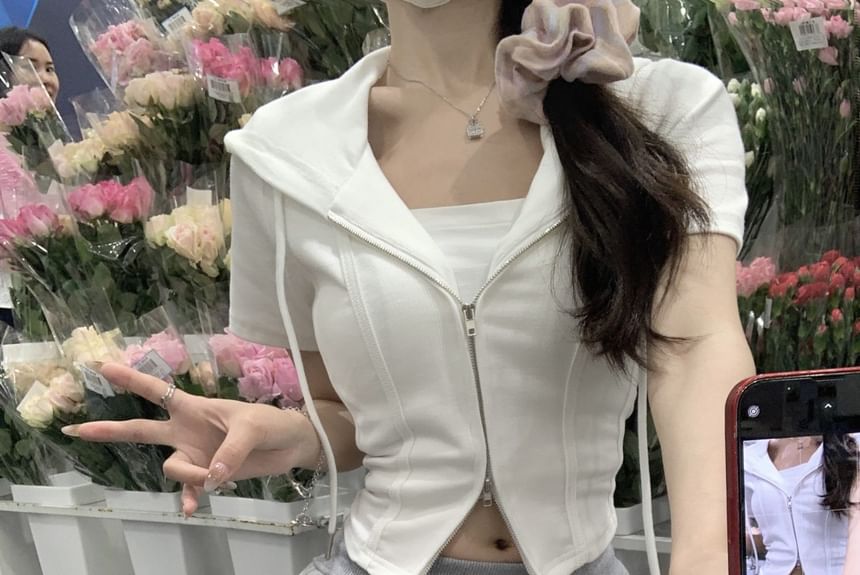 Shinsei - Effen croptop met korte mouwen, rits en capuchon