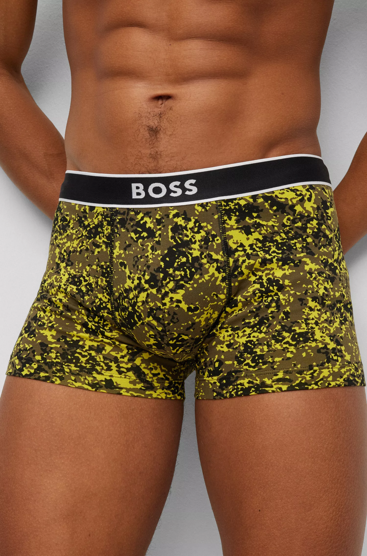 Cueca boxer BOSS preta com estampa sazonal, em algodão orgânico com elastano.