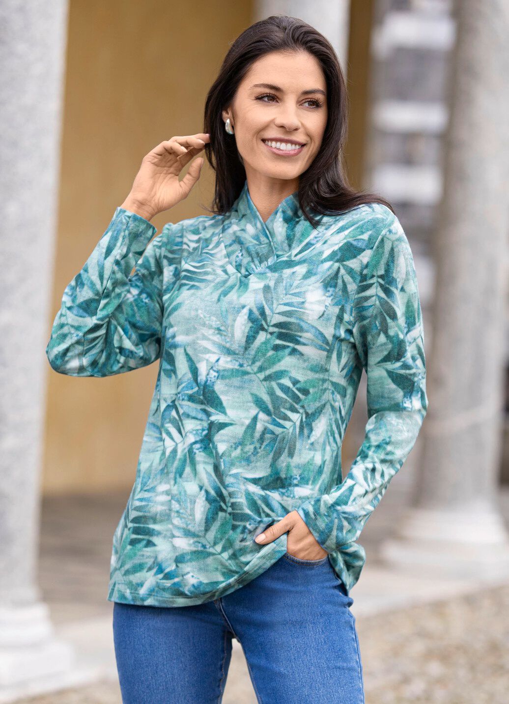 Pullover mit raffiniertem V-Kragen