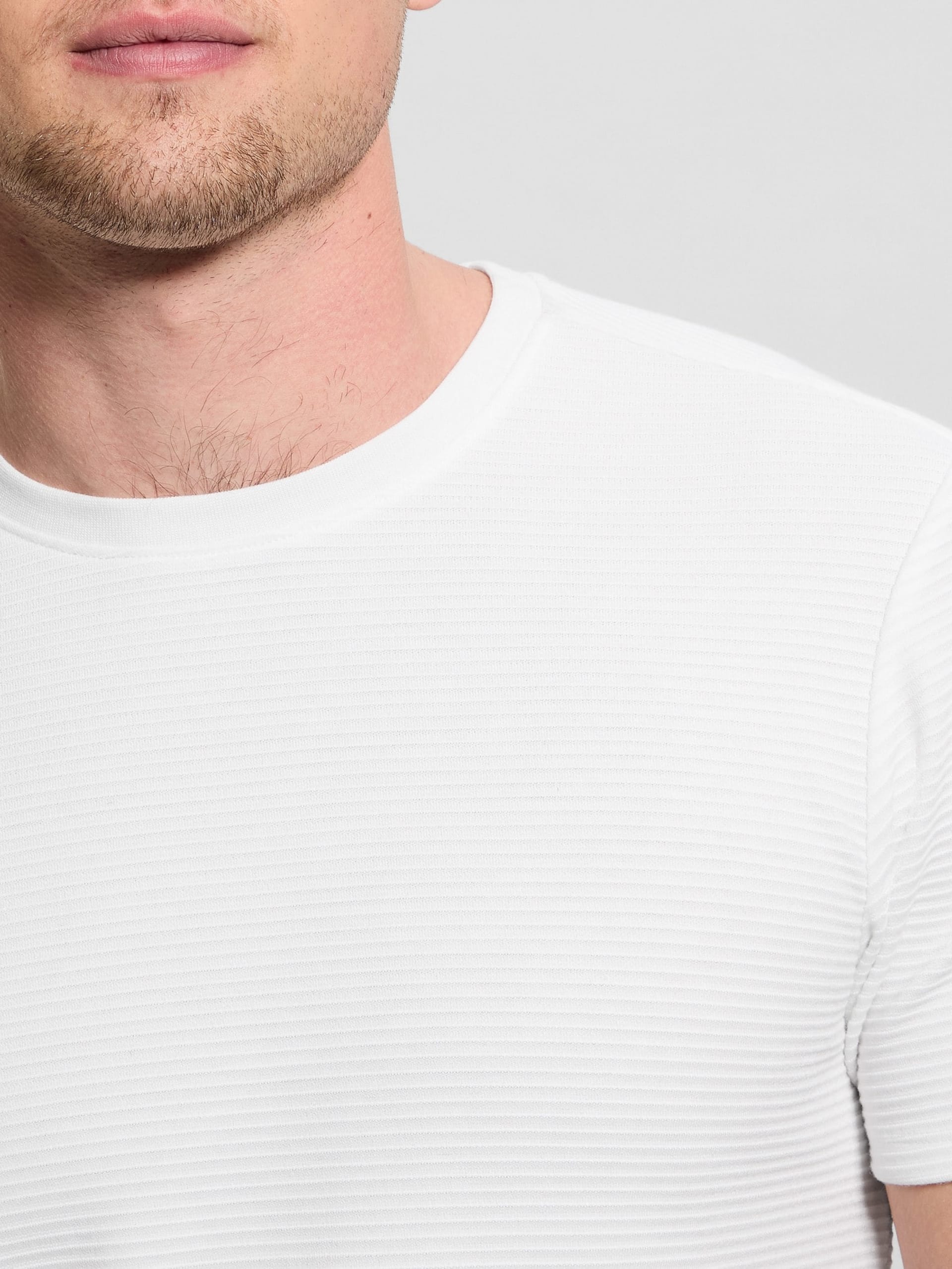 Camiseta com listras texturizadas