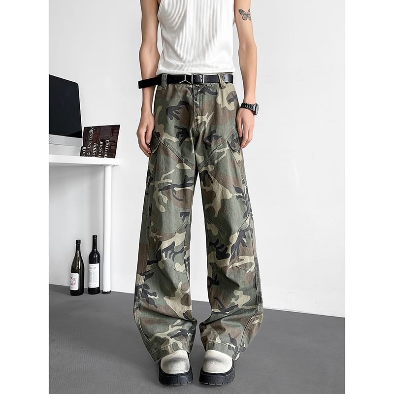 Plummie - Cargobroek met hoge taille en wijde pijpen en camouflageprint