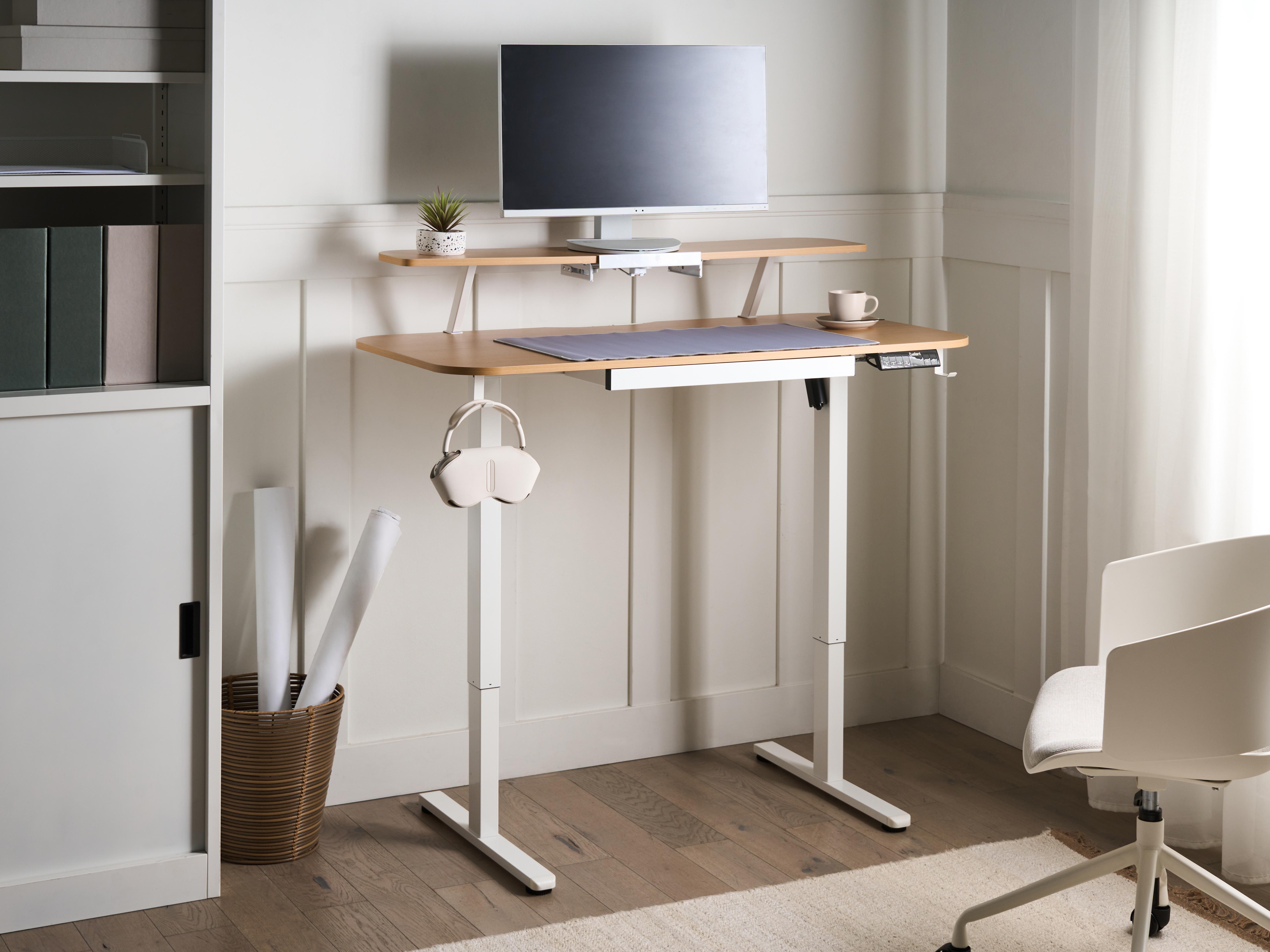 Elektrisch verstelbaar sta-bureau WILBANKS Lichtbruin/wit 120 cm 60 cm met USB-poort