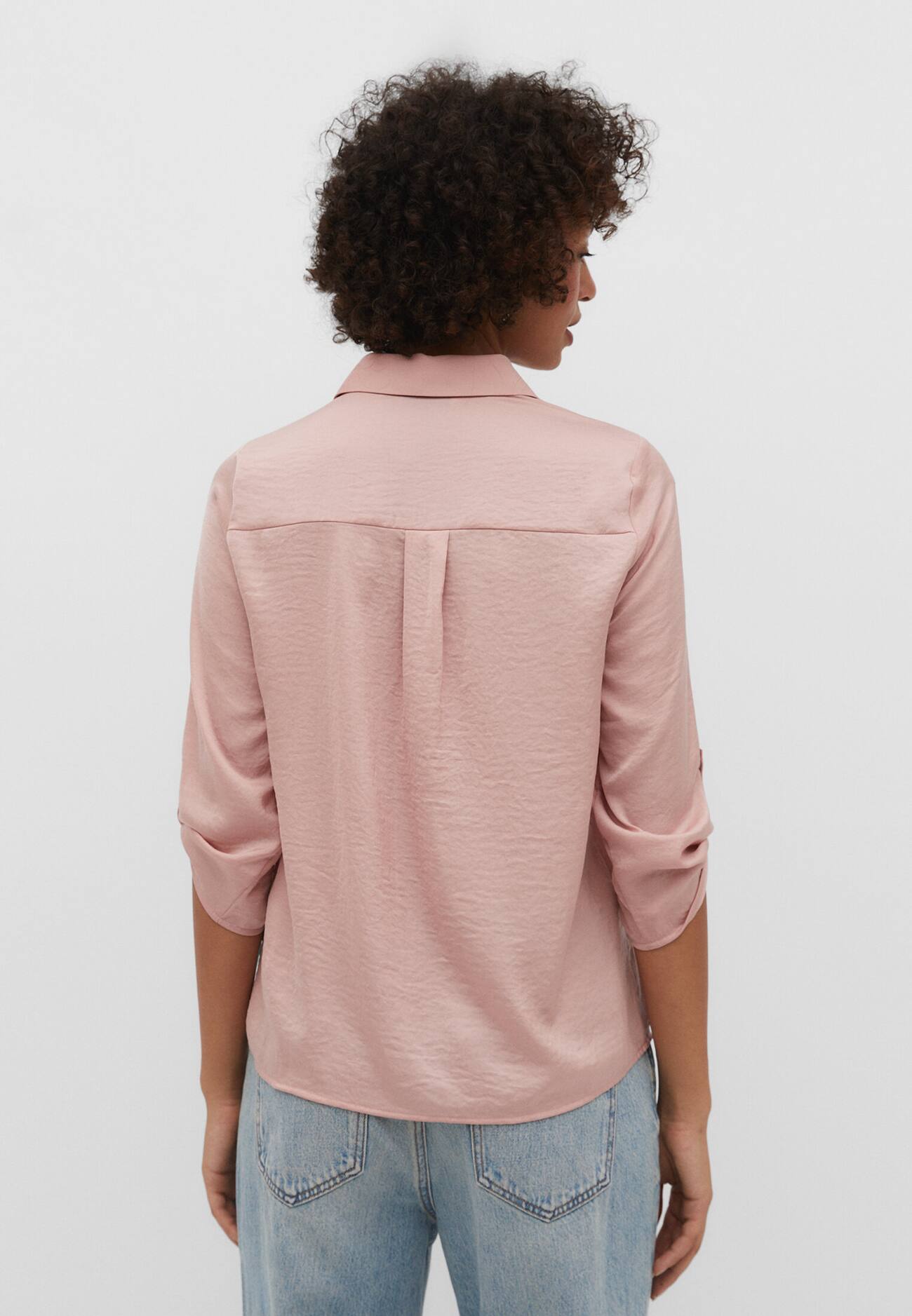 Blusa de cetim fluida