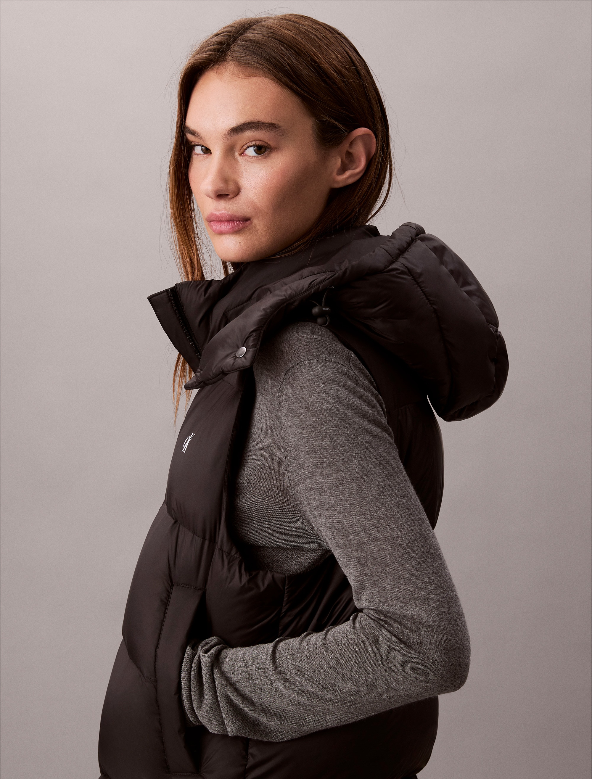Calvin Klein Jeans Steppweste »ESSENTIAL MIDWEIGHT PUFFER VEST«, mit abnehmbarer Kapuze, Stehkragen
