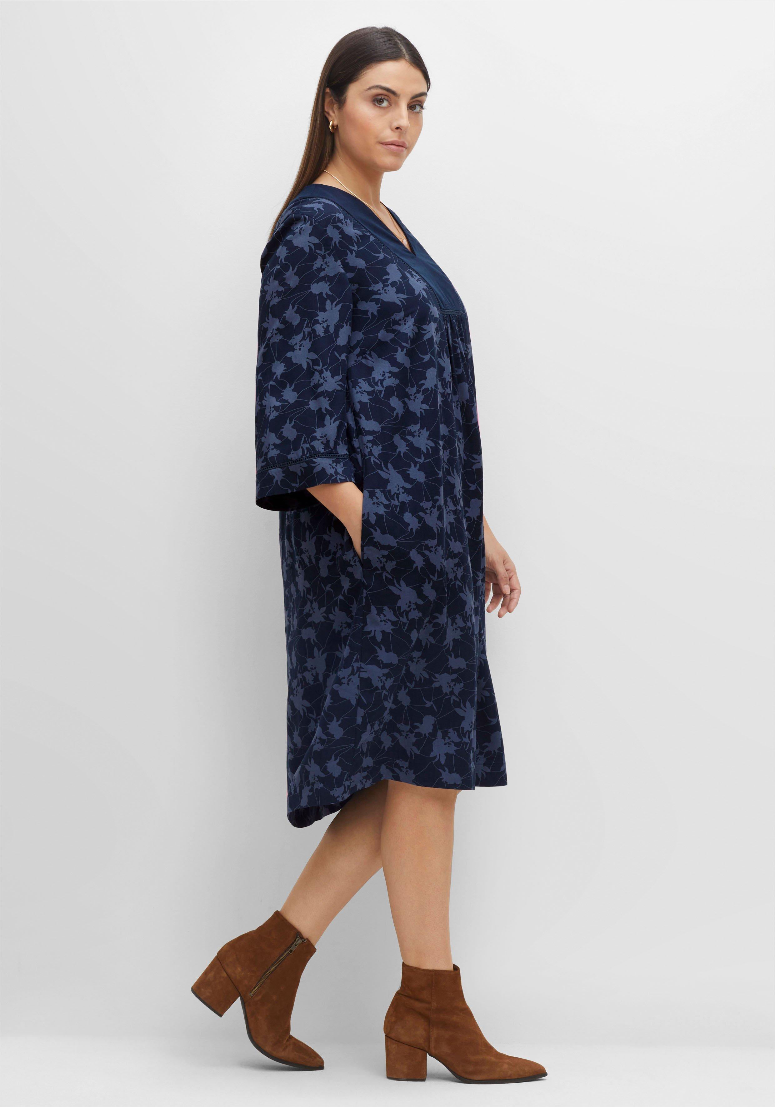 Kleid mit 3/4-Ärmeln und V-Ausschnitt