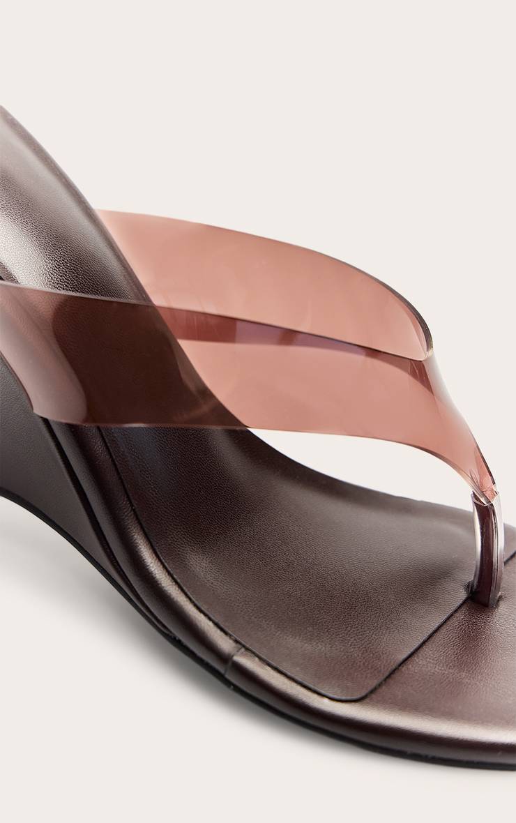Chocolat Sandales Compensées Courbées À Bride Orteil En Perspex